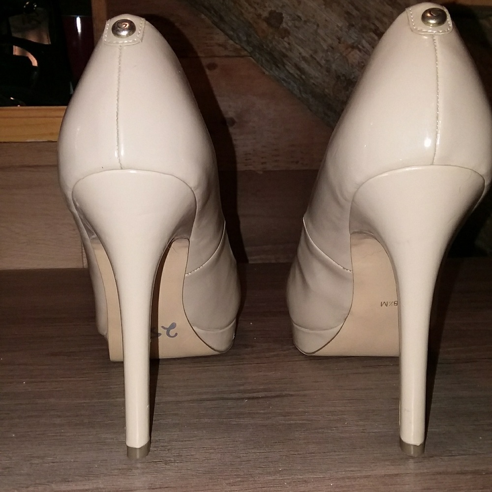 heels - Picture 3 of 4